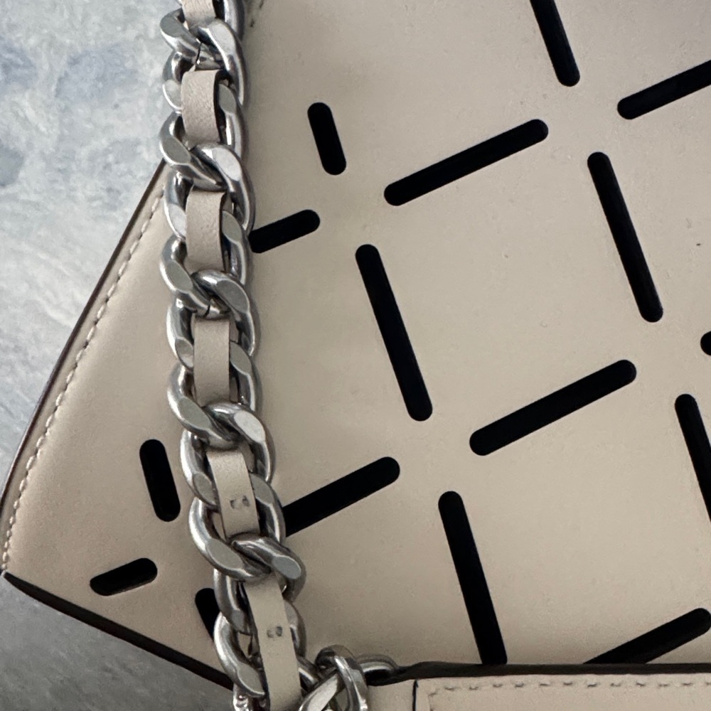 Tory Burch Cream Cut-Out Shoulder Bag - Picture 15 of 16